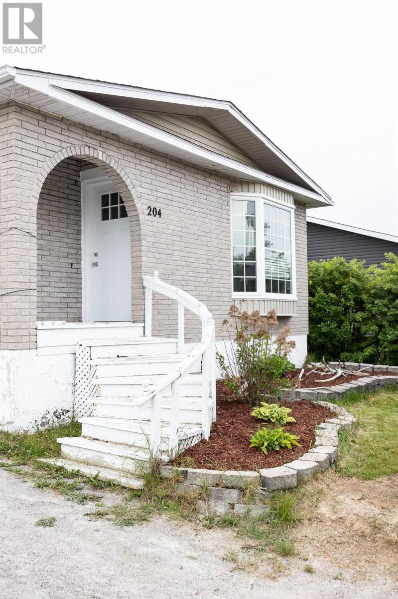 204 Centennial Dr, Longlac, Ontario  P0T 2A0 - Photo 2 - TB251786