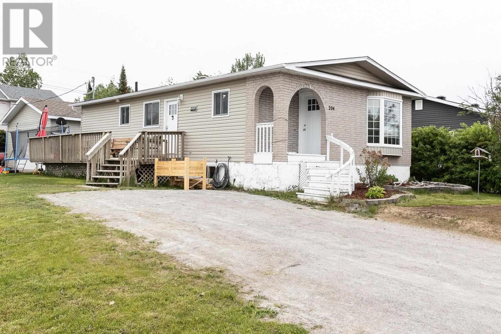 204 Centennial Dr, Longlac, Ontario  P0T 2A0 - Photo 3 - TB251786