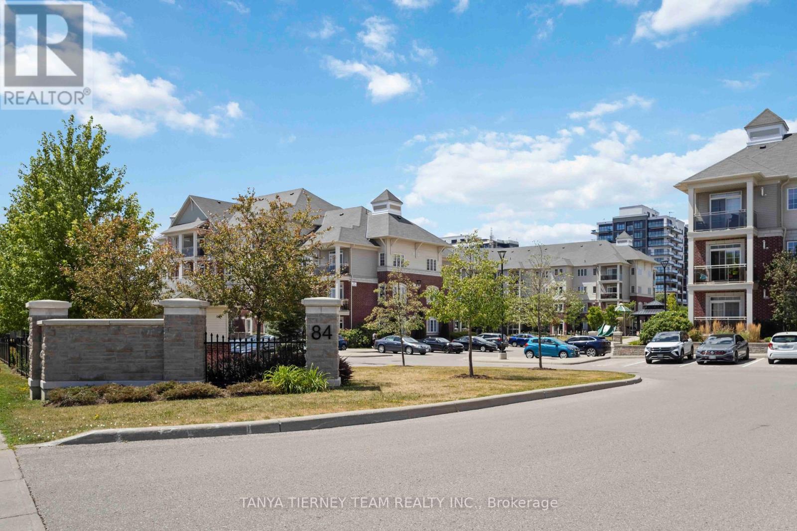404 - 84 Aspen Springs Drive, Clarington, Ontario  L1C 0V3 - Photo 2 - E12432064
