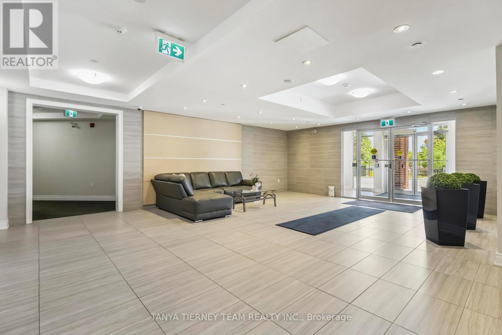 404 - 84 Aspen Springs Drive, Clarington, Ontario  L1C 0V3 - Photo 6 - E12432064