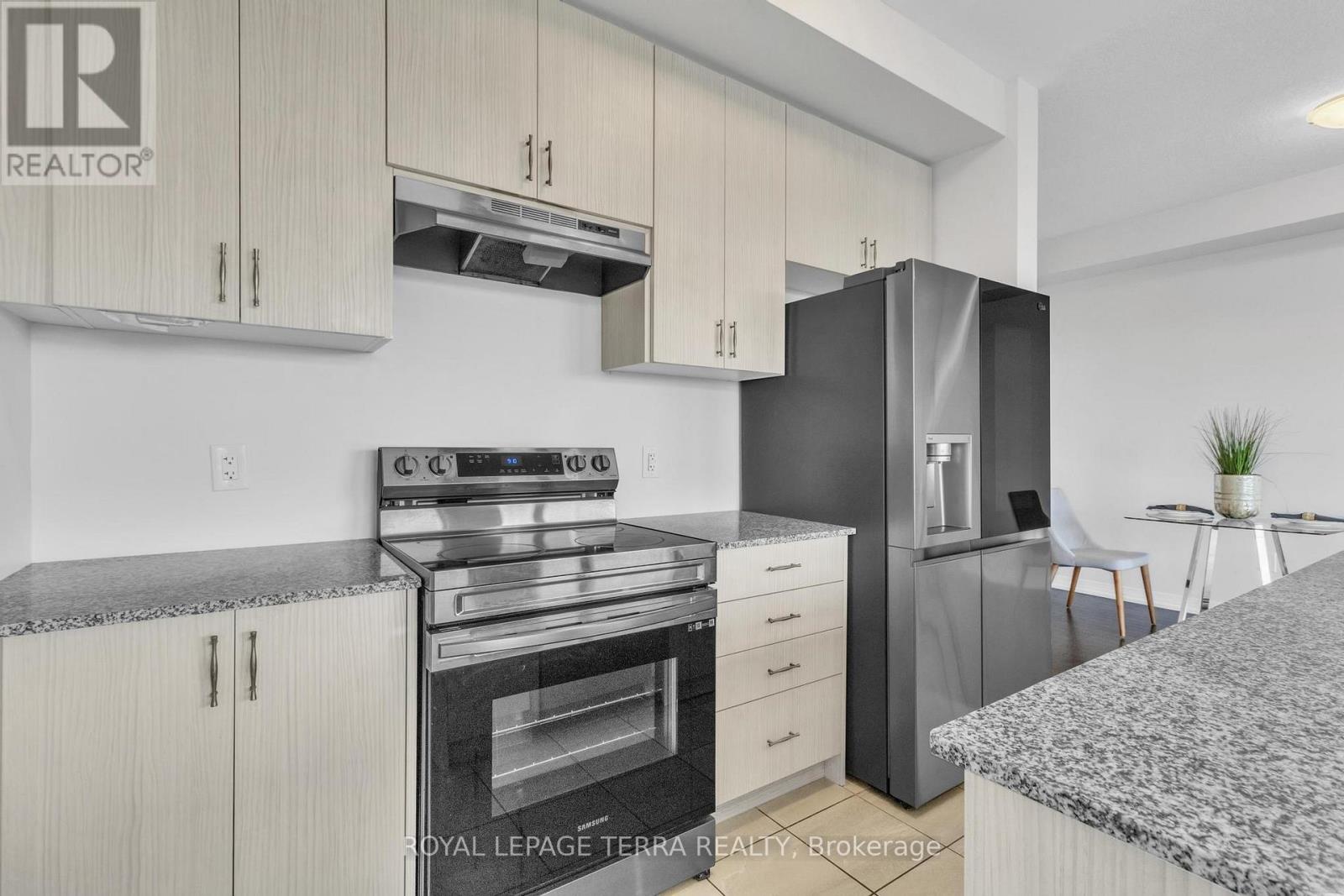 352 Bismark Drive, Cambridge, Ontario  N1S 0C6 - Photo 15 - X12427093