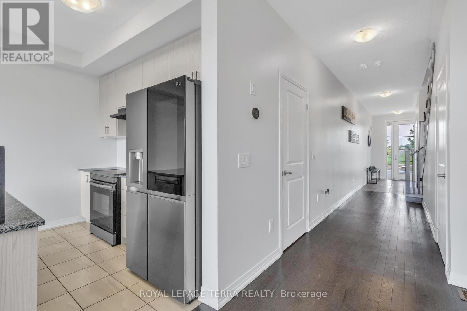 352 Bismark Drive, Cambridge, Ontario  N1S 0C6 - Photo 17 - X12427093