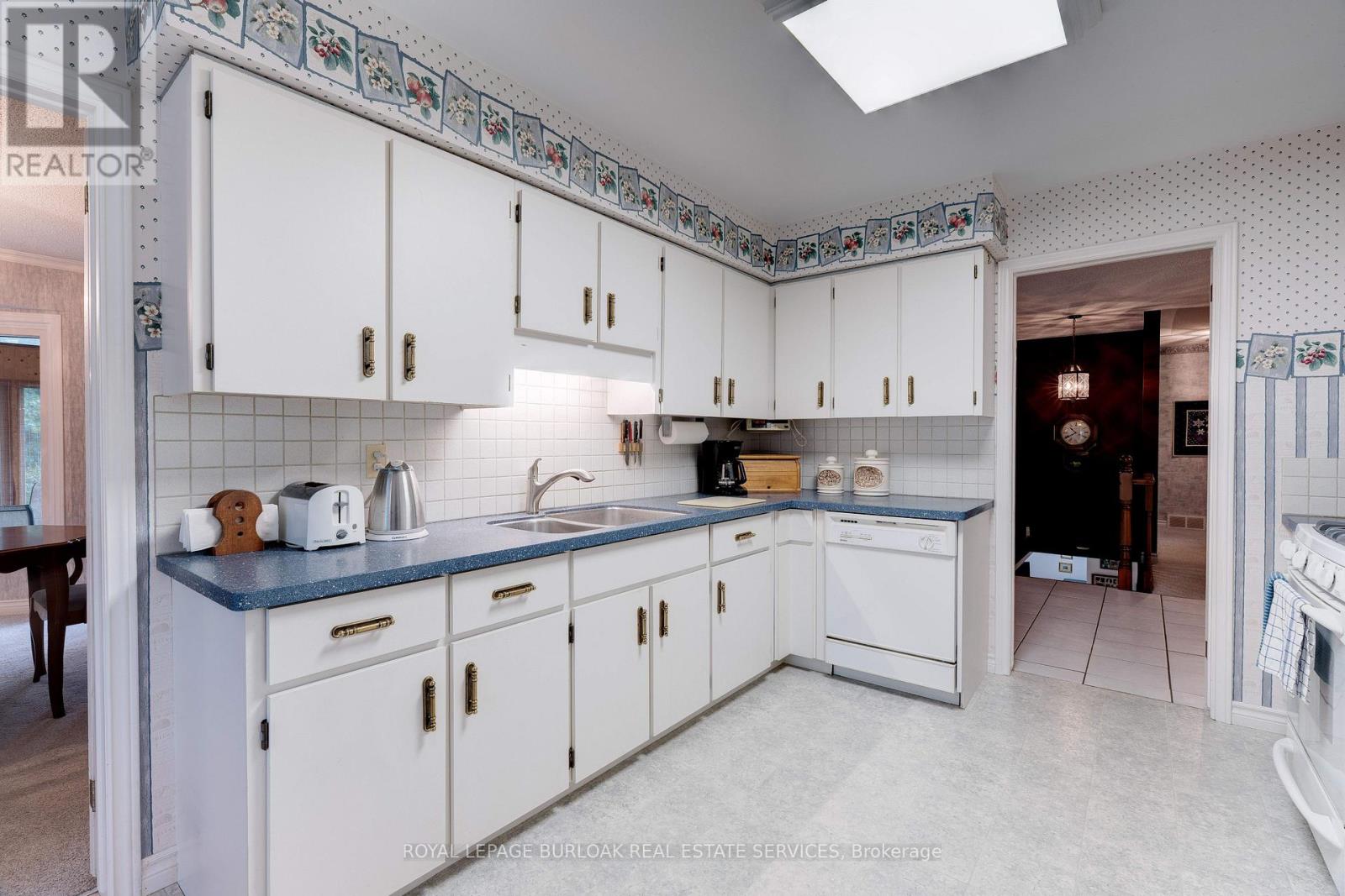43 Acredale Drive, Hamilton, Ontario  L0R 1H2 - Photo 11 - X12420961