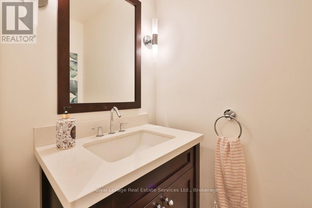 165 Digby Road, Oakville, Ontario  L6J 6A8 - Photo 14 - W12432170