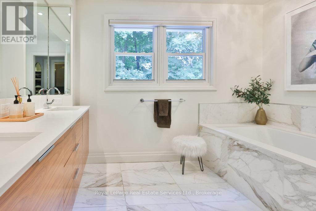 165 Digby Road, Oakville, Ontario  L6J 6A8 - Photo 18 - W12432170