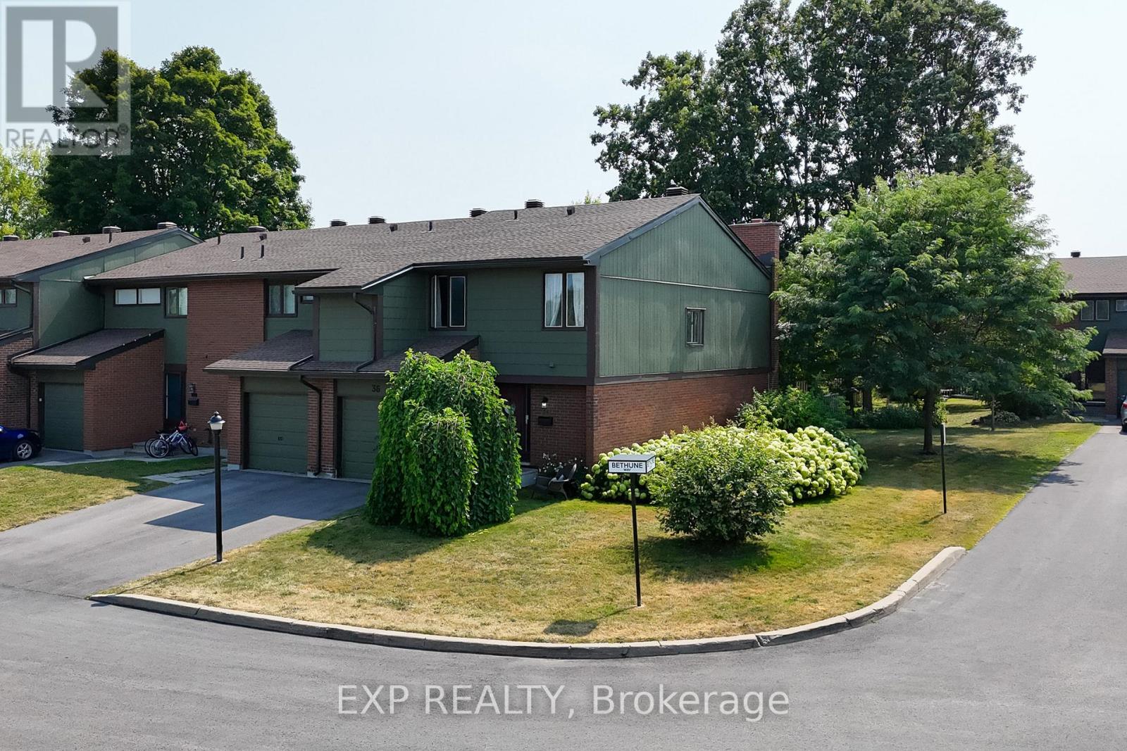 36 Bethune Way, Ottawa, Ontario  K2K 1C3 - Photo 3 - X12432096