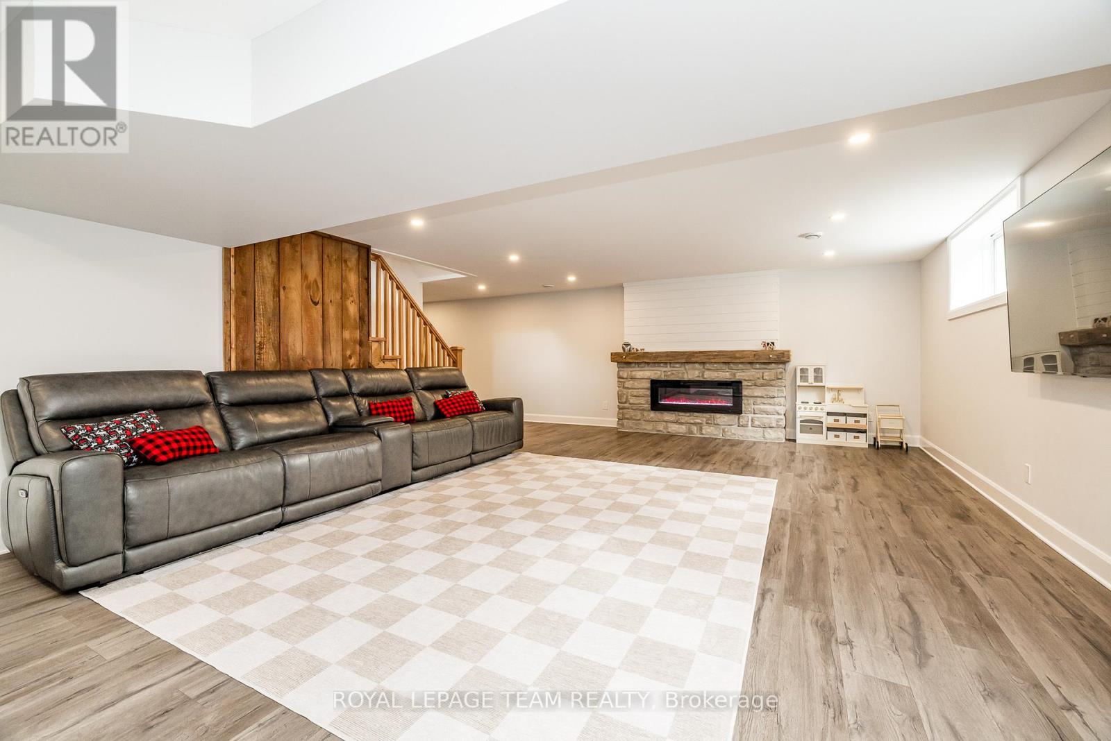 102 Brookberry Crescent, North Grenville, Ontario  K0G 1J0 - Photo 37 - X12432146
