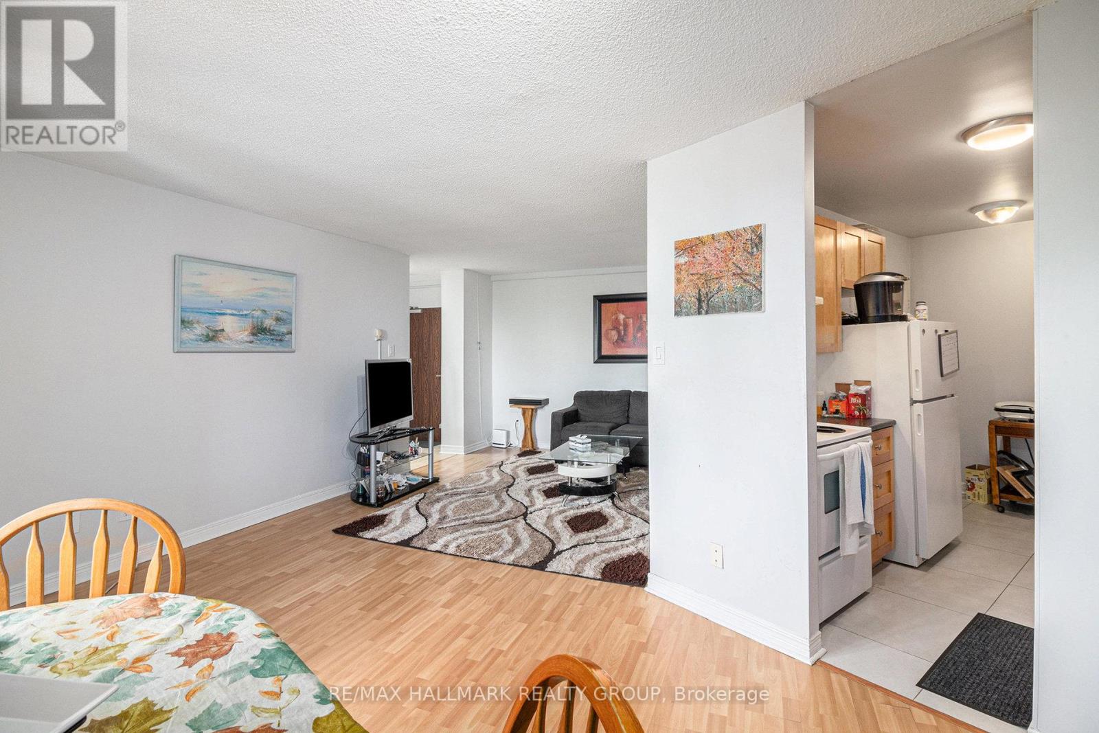 407 - 2020 Jasmine Crescent, Ottawa, Ontario  K1J 8K5 - Photo 7 - X12432179