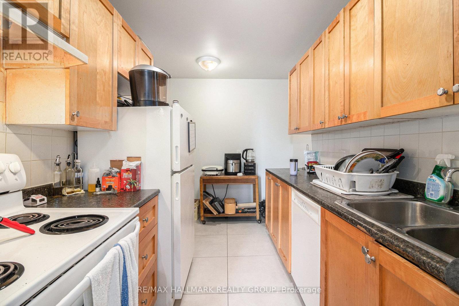 407 - 2020 Jasmine Crescent, Ottawa, Ontario  K1J 8K5 - Photo 8 - X12432179