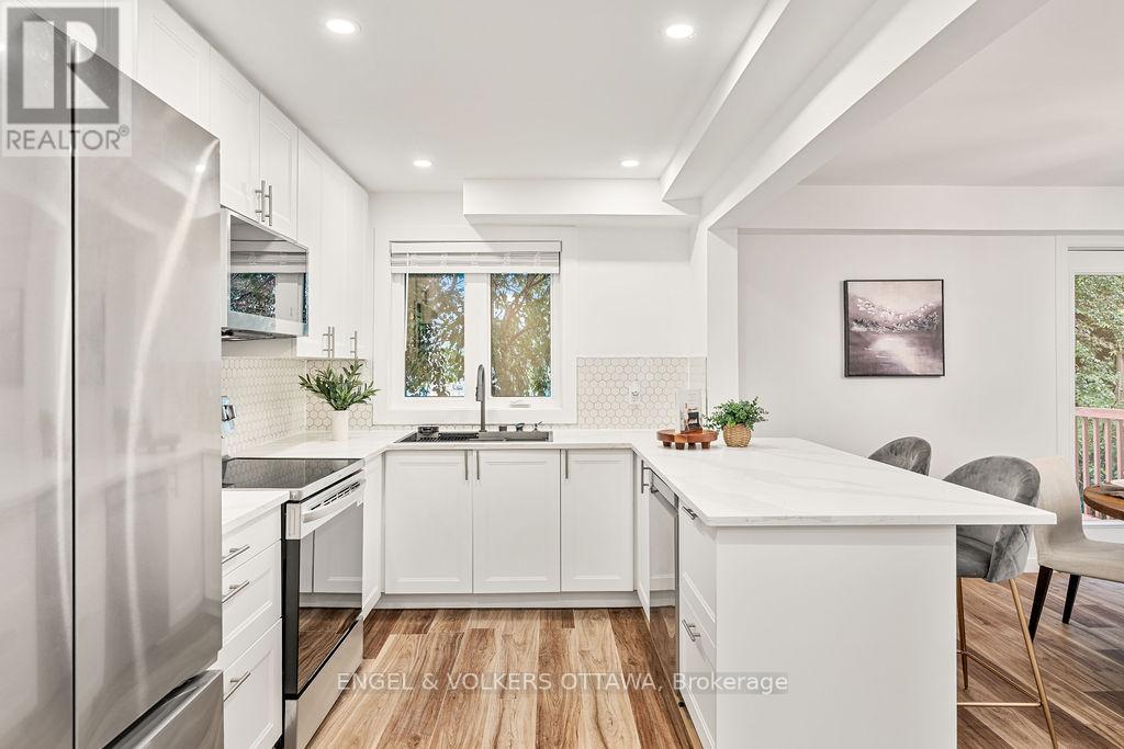 12 Bayside Private, Ottawa, Ontario  K1V 9R3 - Photo 11 - X12432232