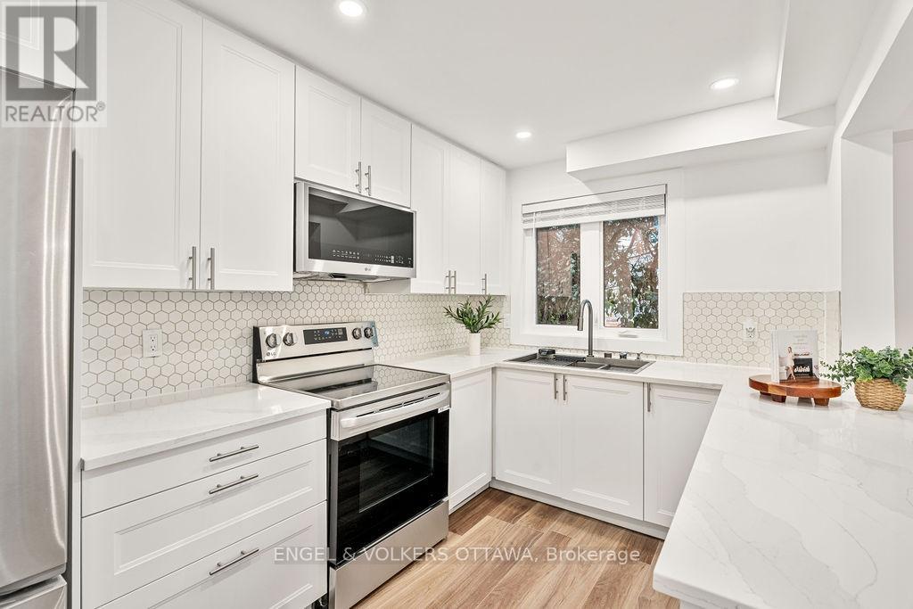 12 Bayside Private, Ottawa, Ontario  K1V 9R3 - Photo 13 - X12432232
