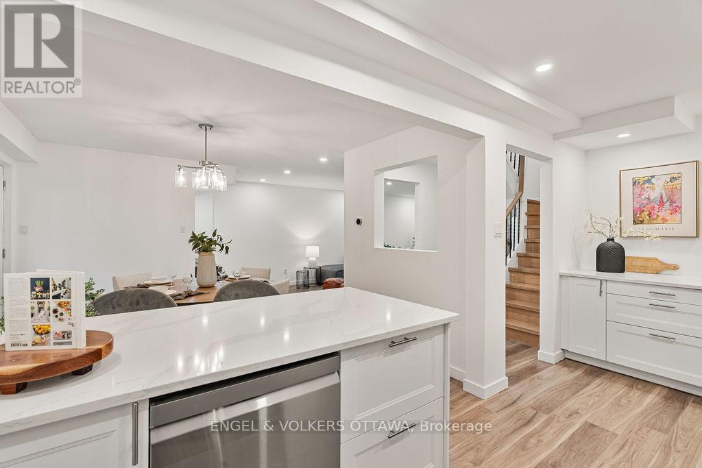 12 Bayside Private, Ottawa, Ontario  K1V 9R3 - Photo 14 - X12432232