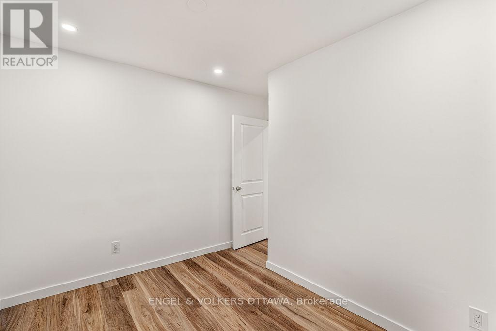 12 Bayside Private, Ottawa, Ontario  K1V 9R3 - Photo 21 - X12432232