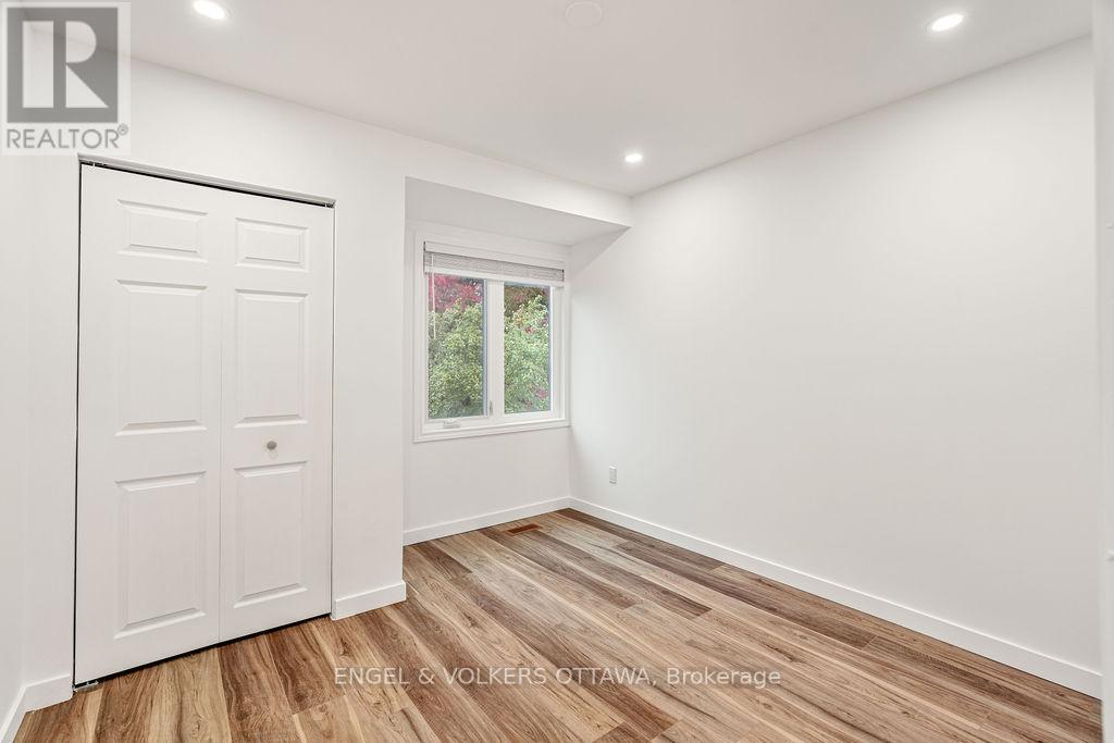 12 Bayside Private, Ottawa, Ontario  K1V 9R3 - Photo 27 - X12432232