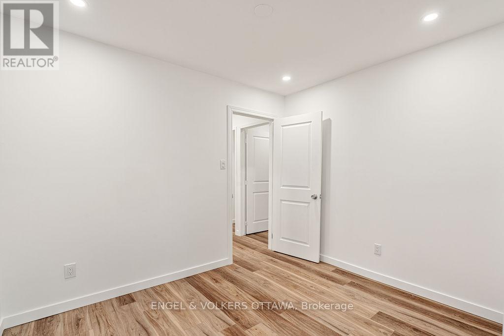 12 Bayside Private, Ottawa, Ontario  K1V 9R3 - Photo 28 - X12432232