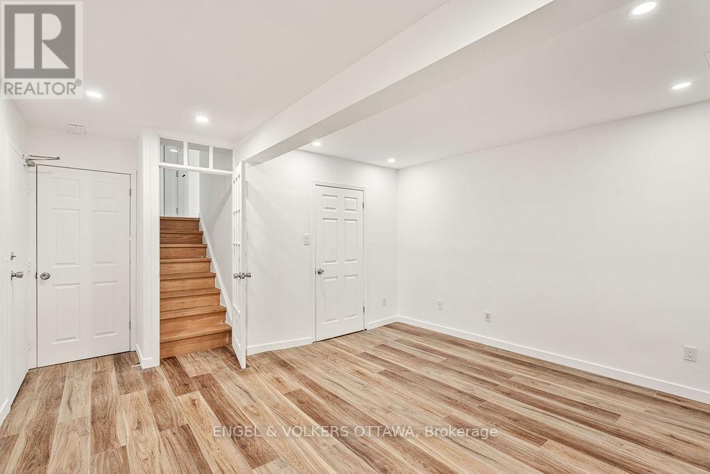 12 Bayside Private, Ottawa, Ontario  K1V 9R3 - Photo 32 - X12432232