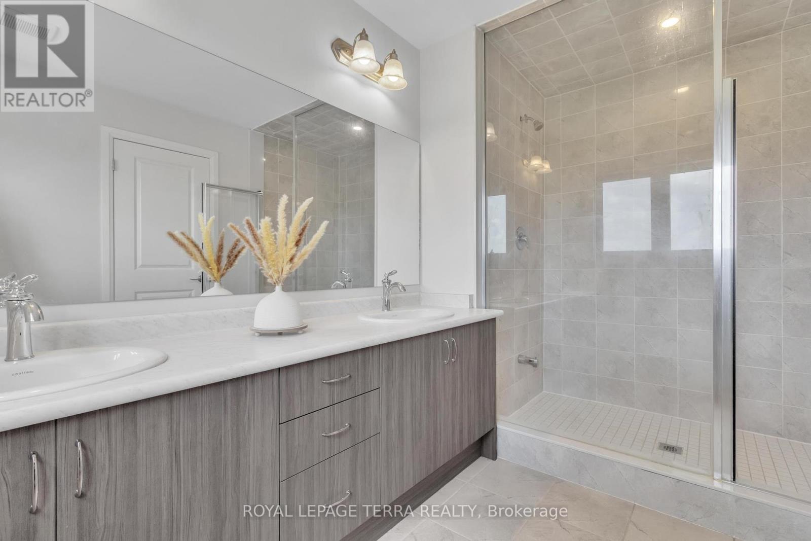 352 Bismark Drive, Cambridge, Ontario  N1S 0C6 - Photo 40 - X12427093