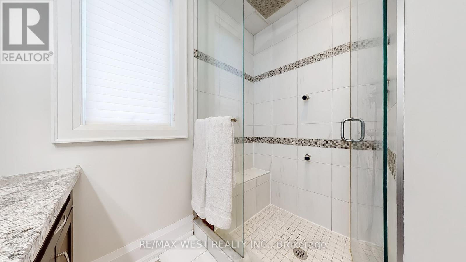30 Goodman Crescent, Vaughan, Ontario  L6A 1E8 - Photo 11 - N12432041