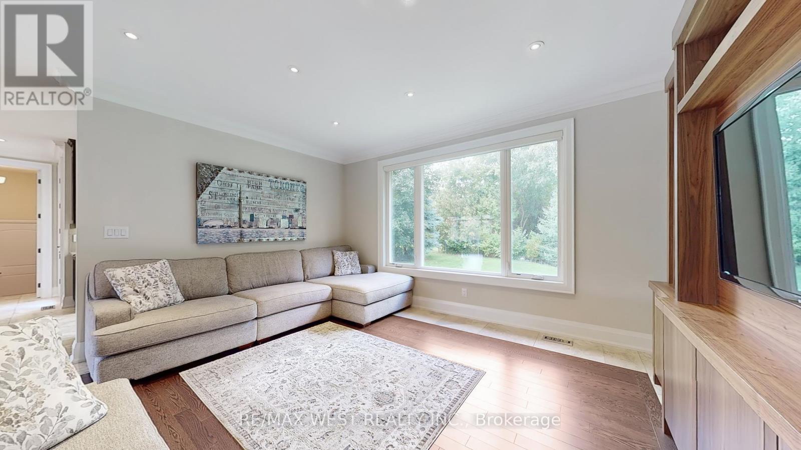 30 Goodman Crescent, Vaughan, Ontario  L6A 1E8 - Photo 4 - N12432041