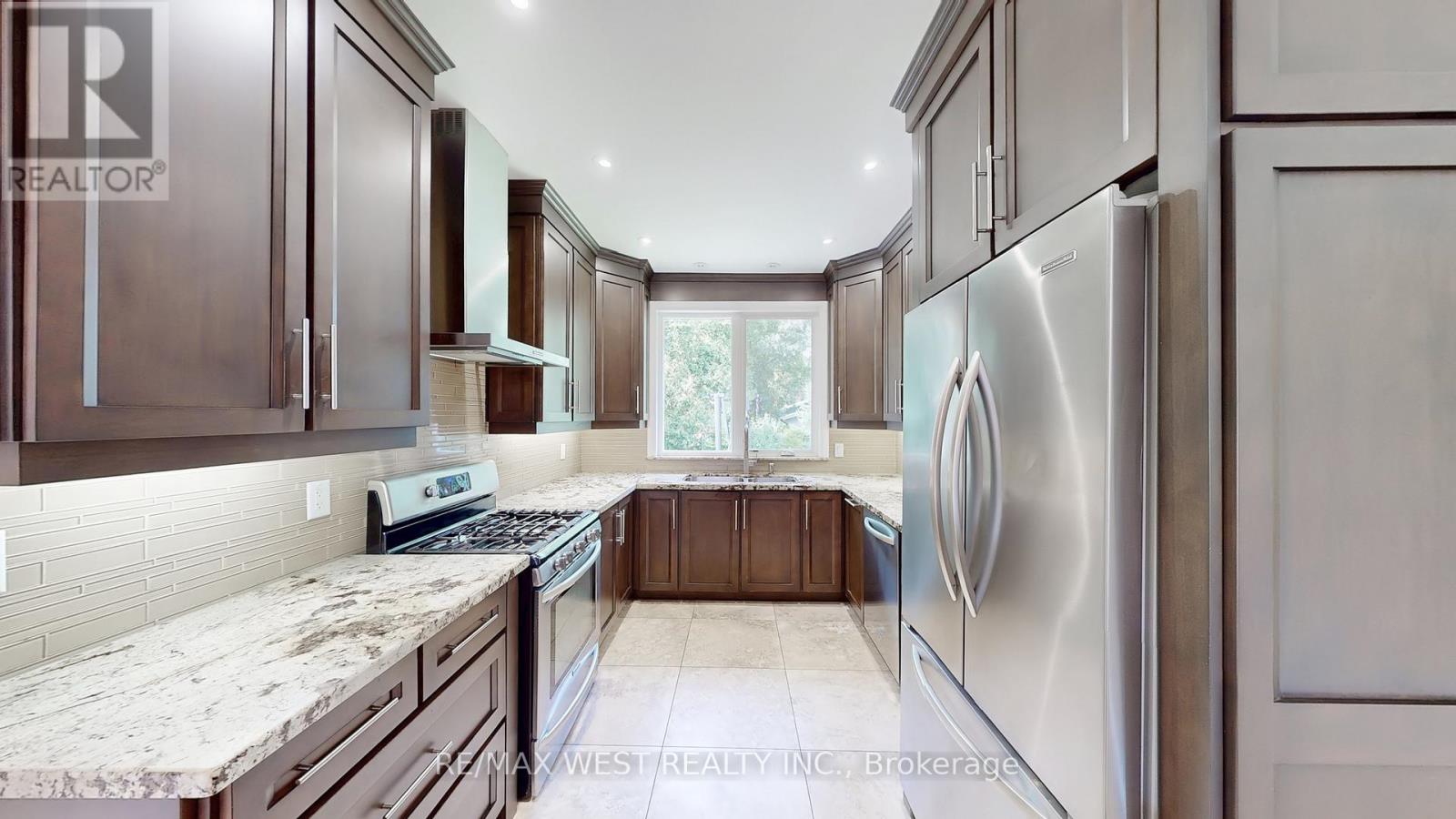30 Goodman Crescent, Vaughan, Ontario  L6A 1E8 - Photo 7 - N12432041