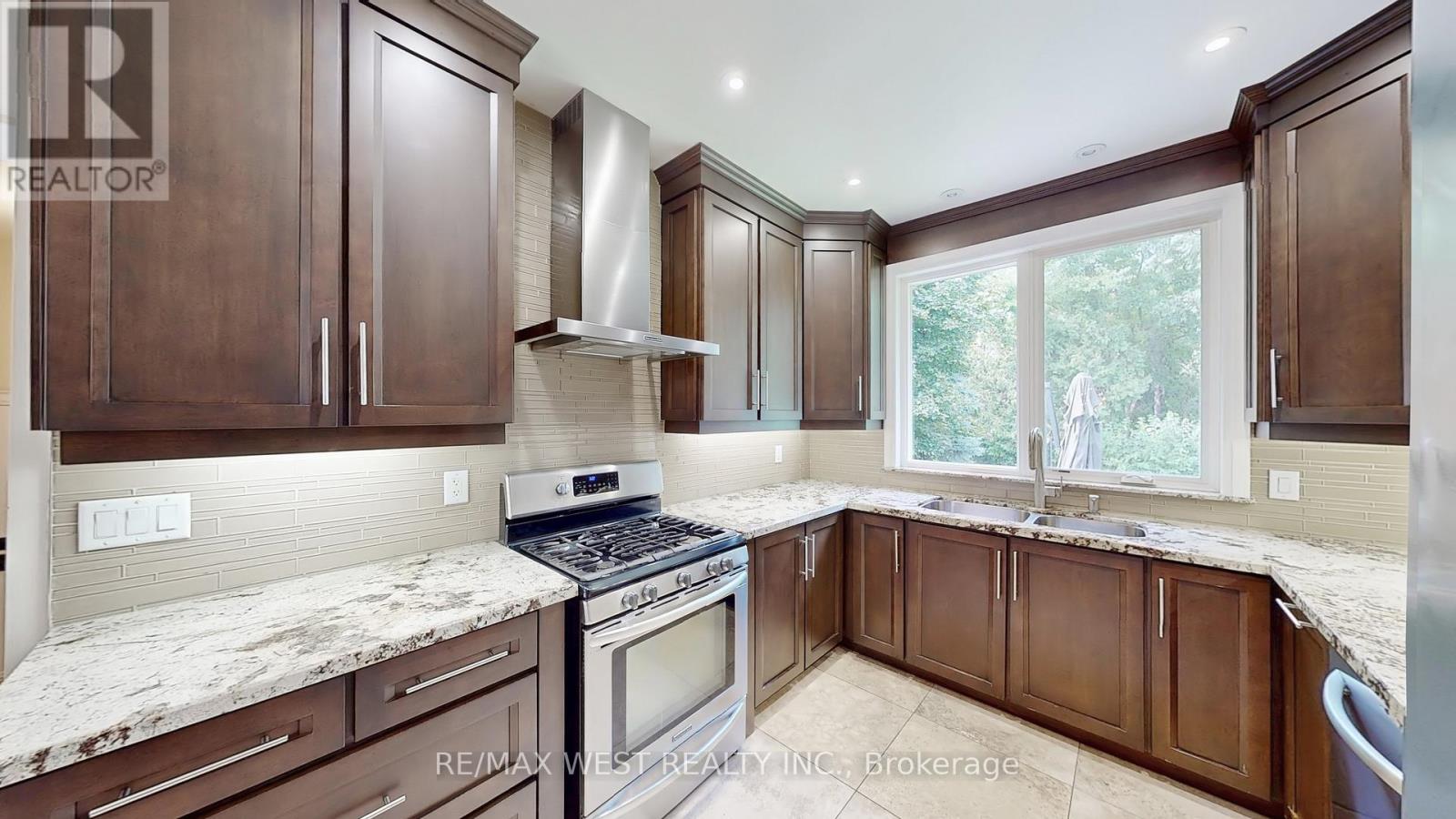 30 Goodman Crescent, Vaughan, Ontario  L6A 1E8 - Photo 8 - N12432041