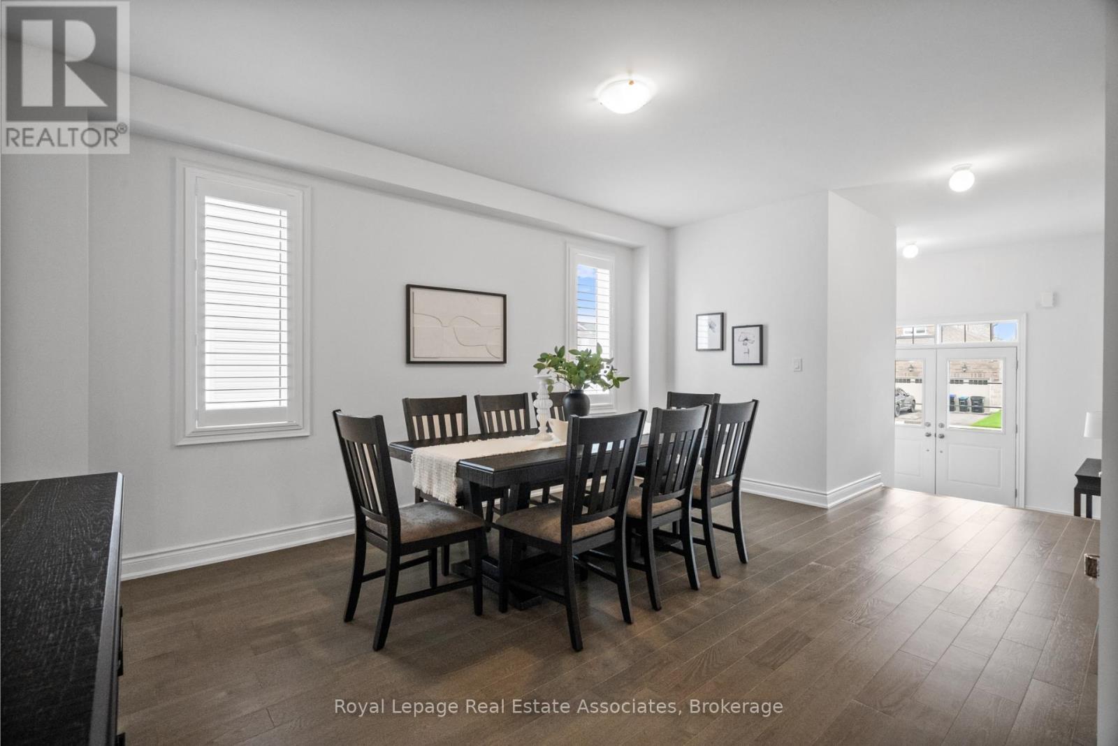 12 Emerald Street, Wasaga Beach, Ontario  L9Z 0K8 - Photo 4 - S12432034