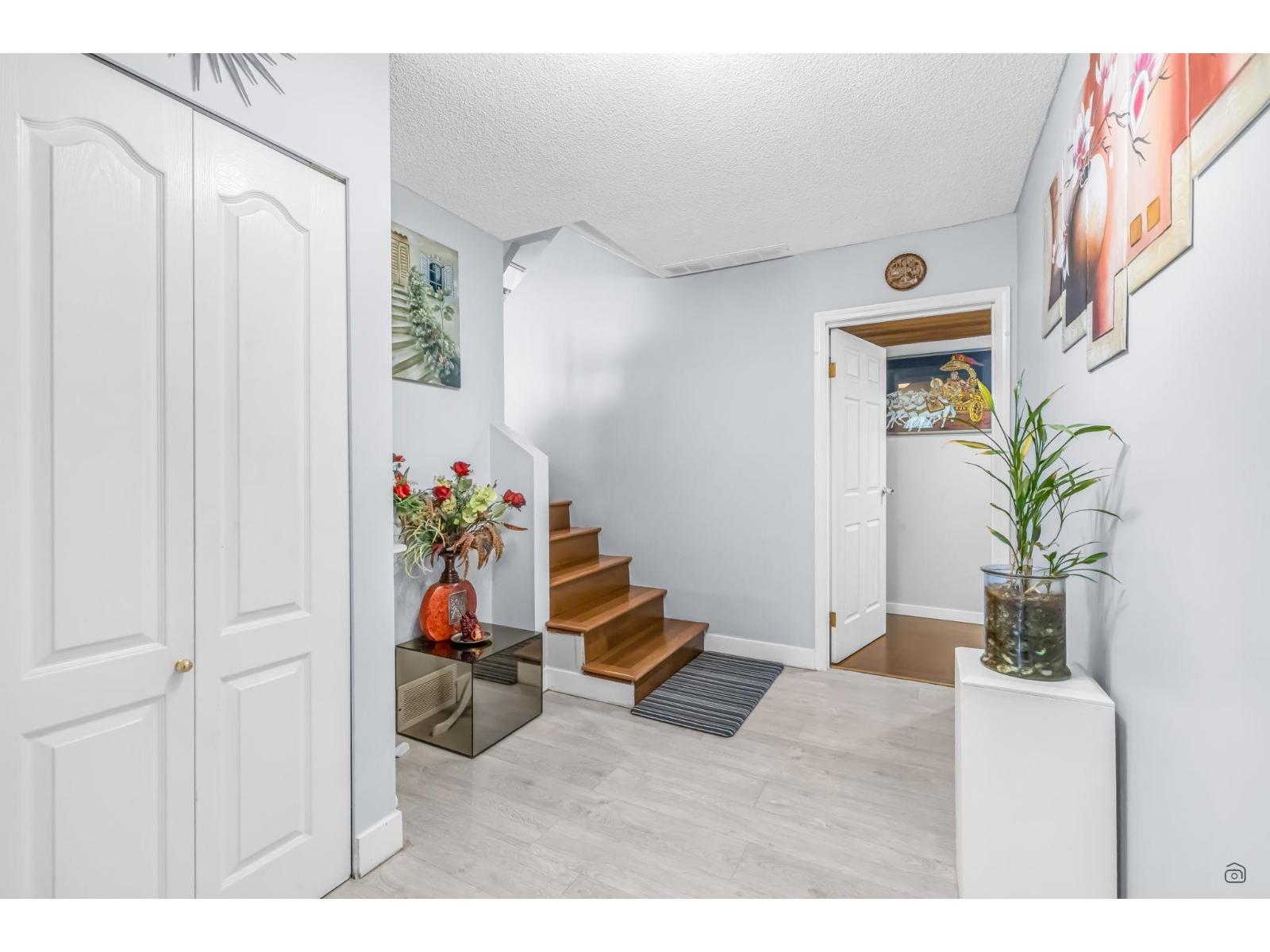 13277 64a Avenue, Surrey, British Columbia  V3W 7H9 - Photo 5 - R3052155