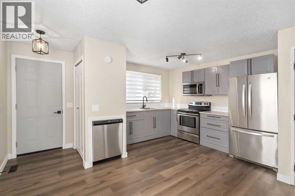 71 Riverbend Drive Se, Calgary, Alberta  T2C 3S5 - Photo 5 - A2259991