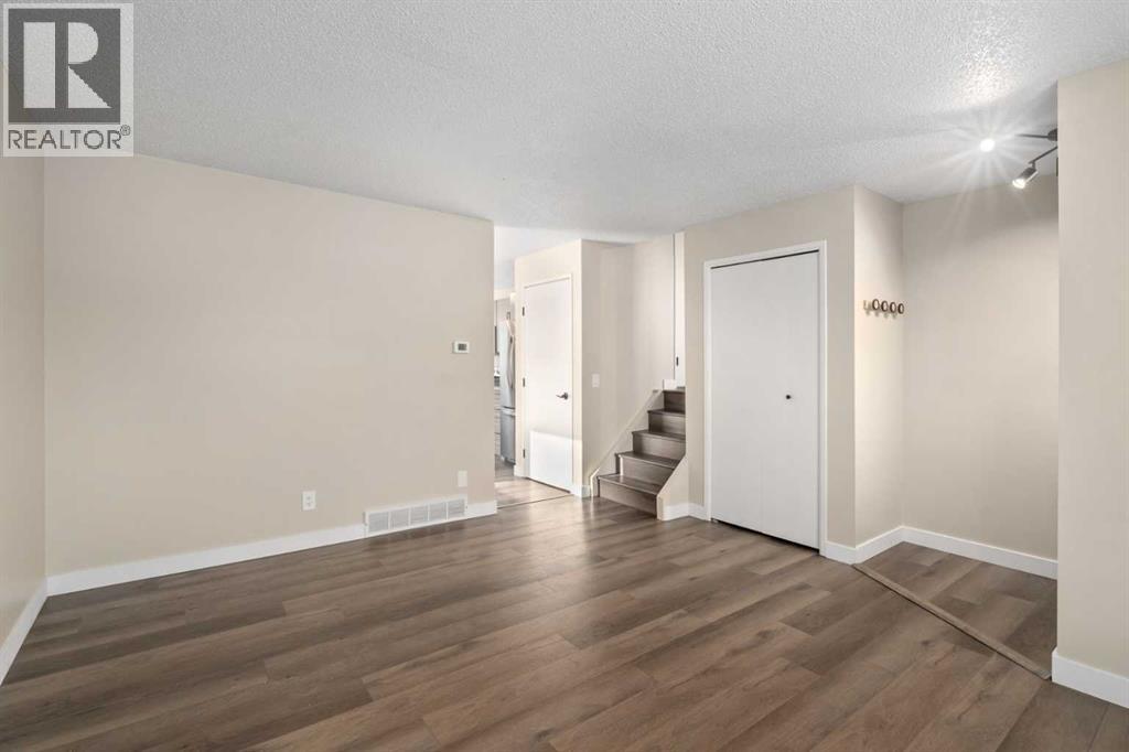 71 Riverbend Drive Se, Calgary, Alberta  T2C 3S5 - Photo 4 - A2259991