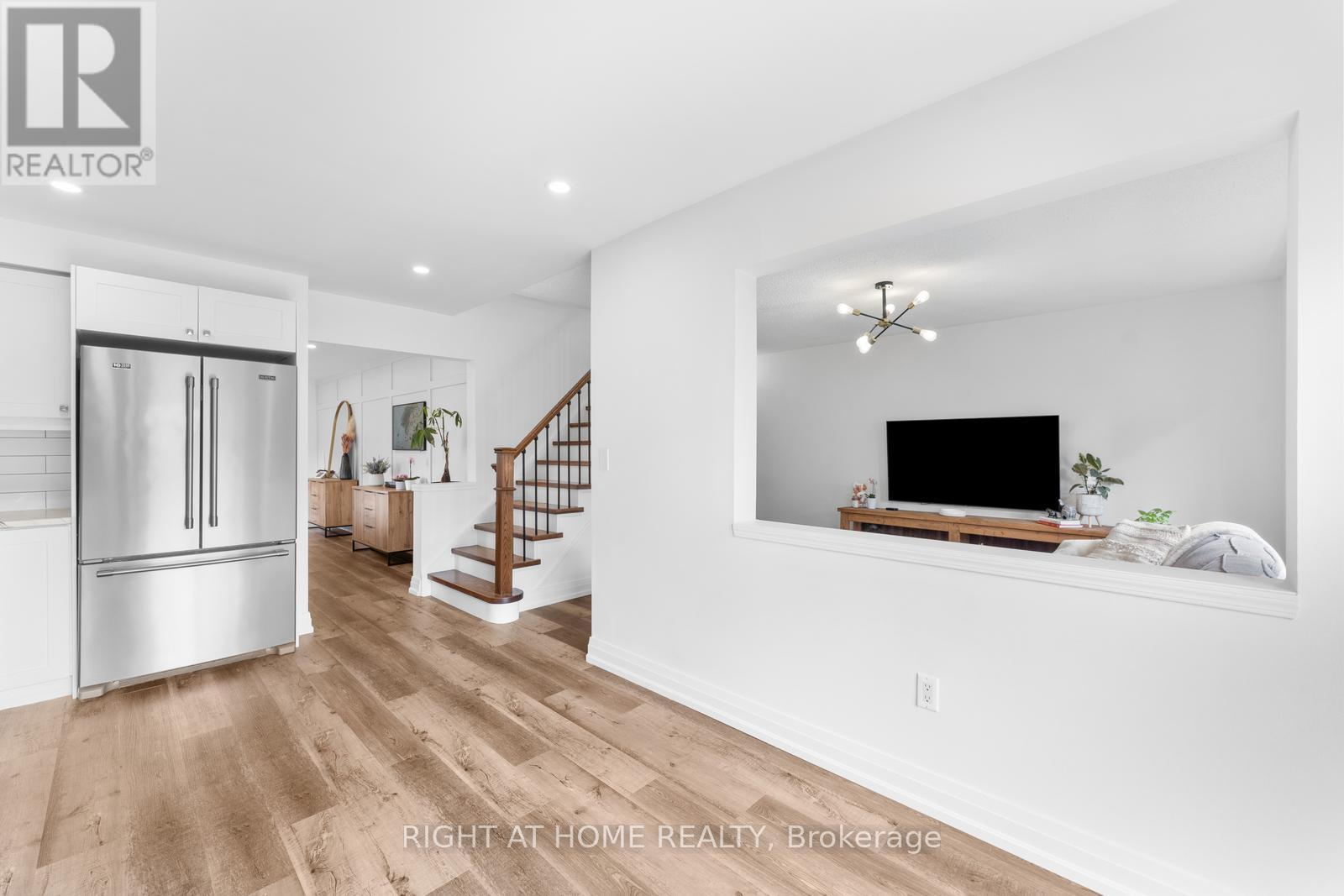 394 Baverstock Crescent, Milton, Ontario  L9T 5L1 - Photo 13 - W12432004