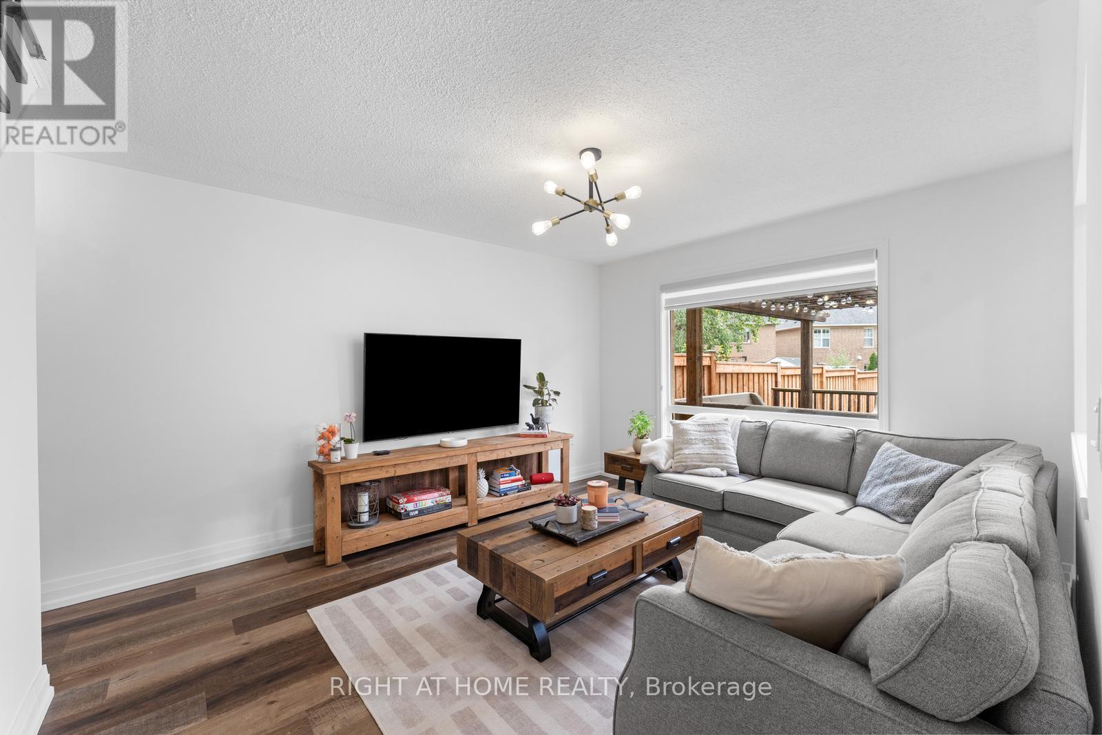 394 Baverstock Crescent, Milton, Ontario  L9T 5L1 - Photo 18 - W12432004