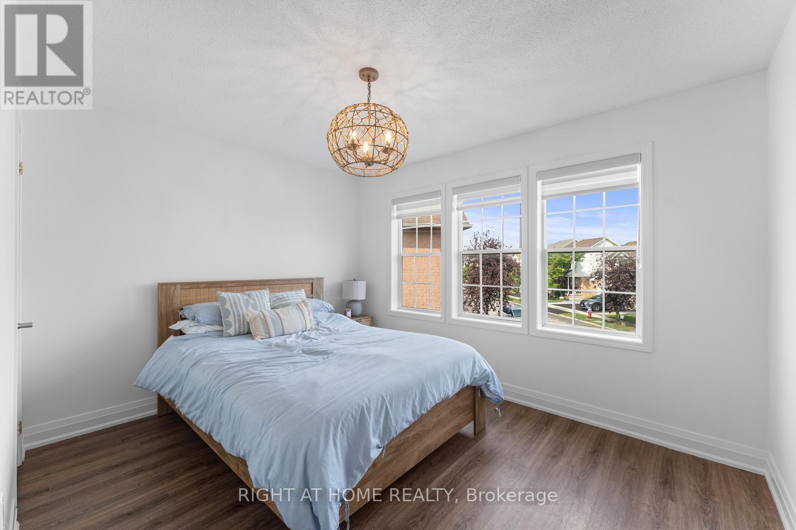 394 Baverstock Crescent, Milton, Ontario  L9T 5L1 - Photo 27 - W12432004