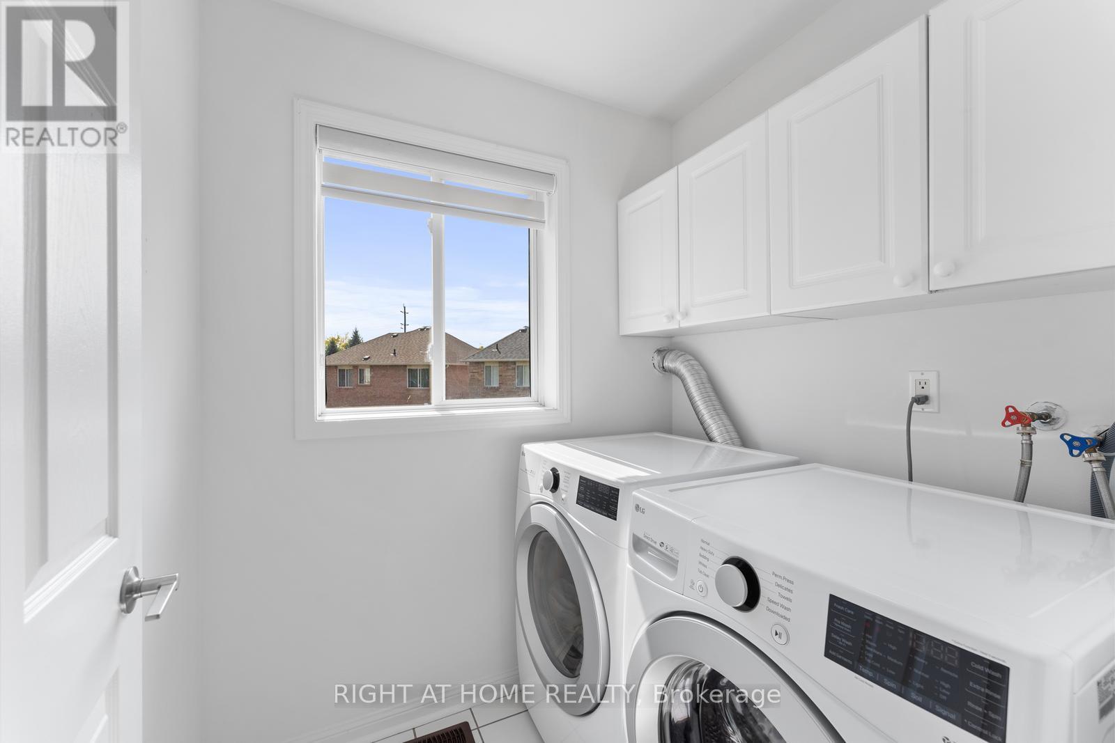 394 Baverstock Crescent, Milton, Ontario  L9T 5L1 - Photo 31 - W12432004
