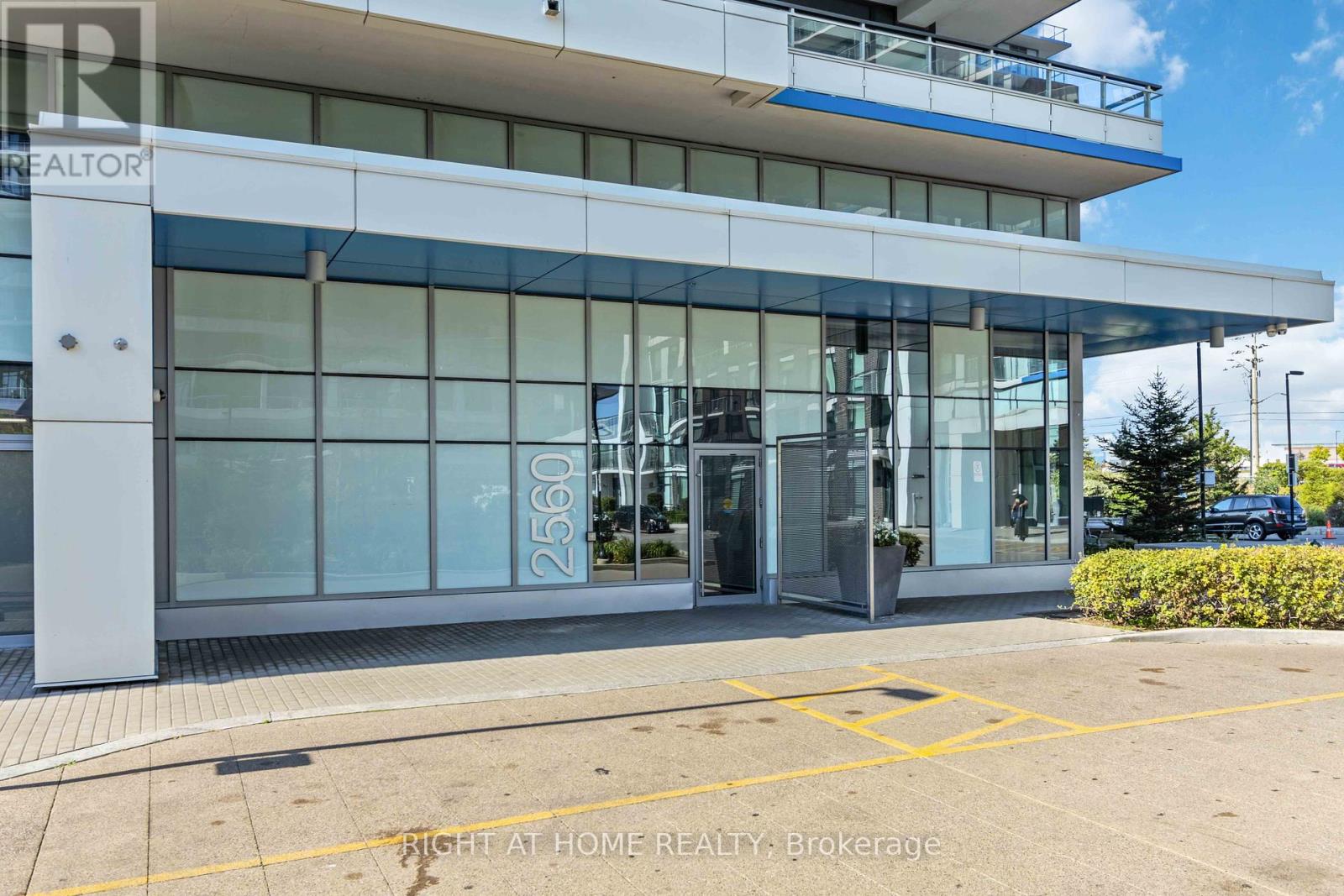 811 - 2560 Eglinton Avenue W, Mississauga, Ontario  L5M 0Y3 - Photo 4 - W12432022