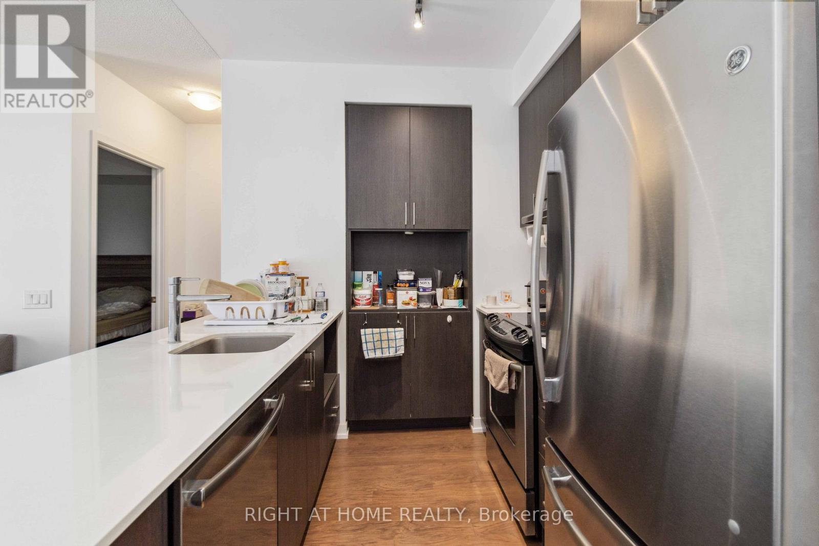 811 - 2560 Eglinton Avenue W, Mississauga, Ontario  L5M 0Y3 - Photo 6 - W12432022