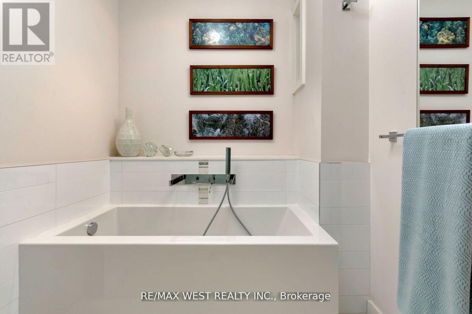 10 Vanellan Court, Toronto, Ontario  M8Z 4A5 - Photo 36 - W12432046