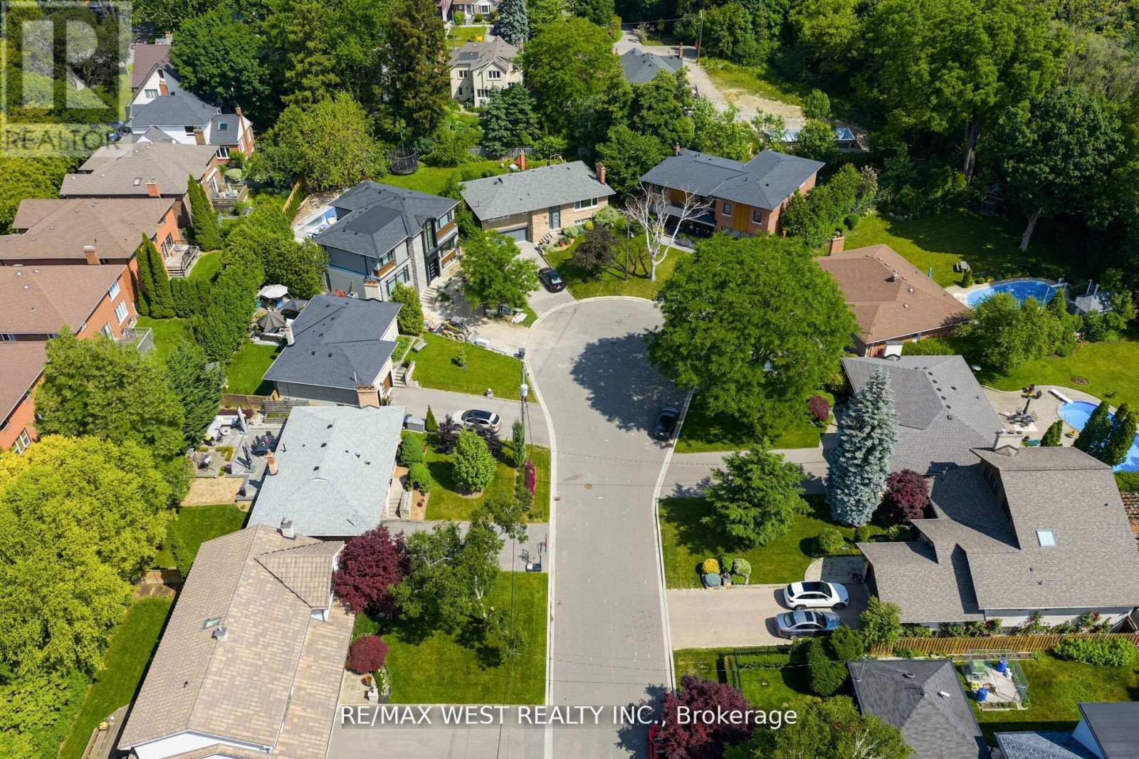 10 Vanellan Court, Toronto, Ontario  M8Z 4A5 - Photo 44 - W12432046