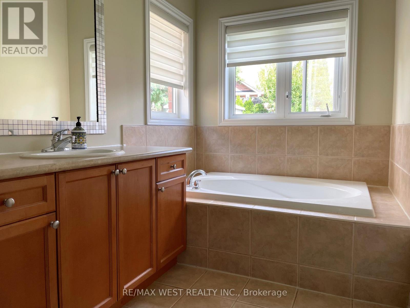 9 Odeon Street, Brampton, Ontario  L6P 1V6 - Photo 13 - W12432071