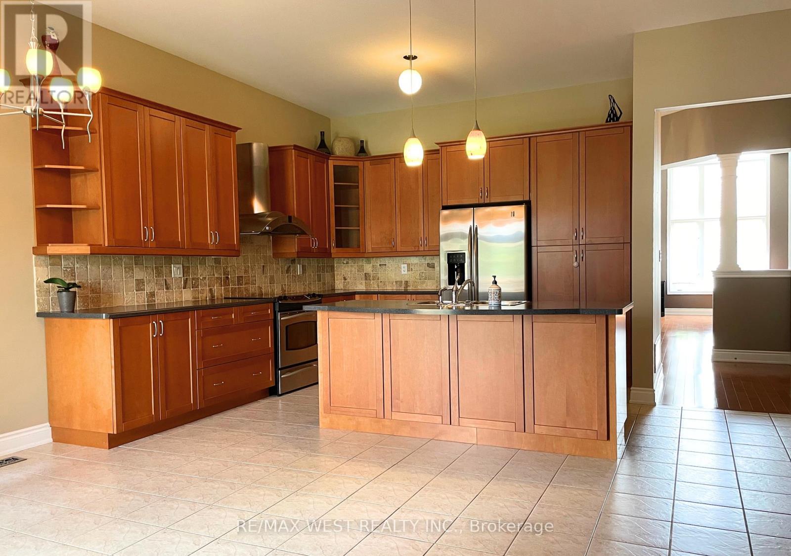 9 Odeon Street, Brampton, Ontario  L6P 1V6 - Photo 6 - W12432071