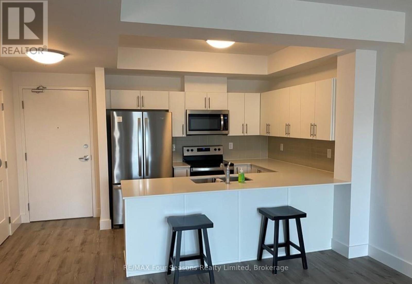 213 - 4 Kimberly Lane, Collingwood, Ontario  L9Y 1E4 - Photo 2 - S12377144
