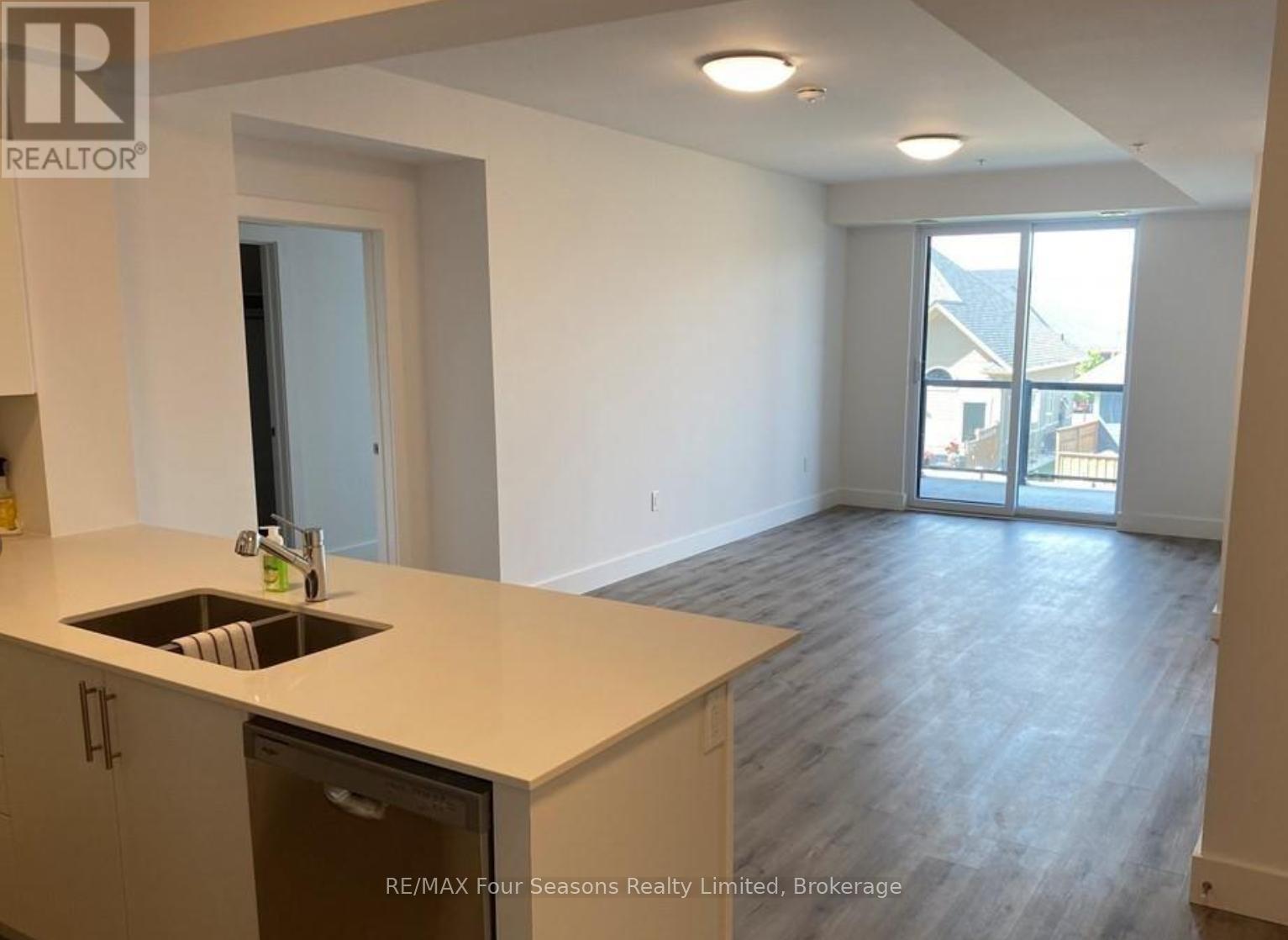 213 - 4 Kimberly Lane, Collingwood, Ontario  L9Y 1E4 - Photo 3 - S12377144