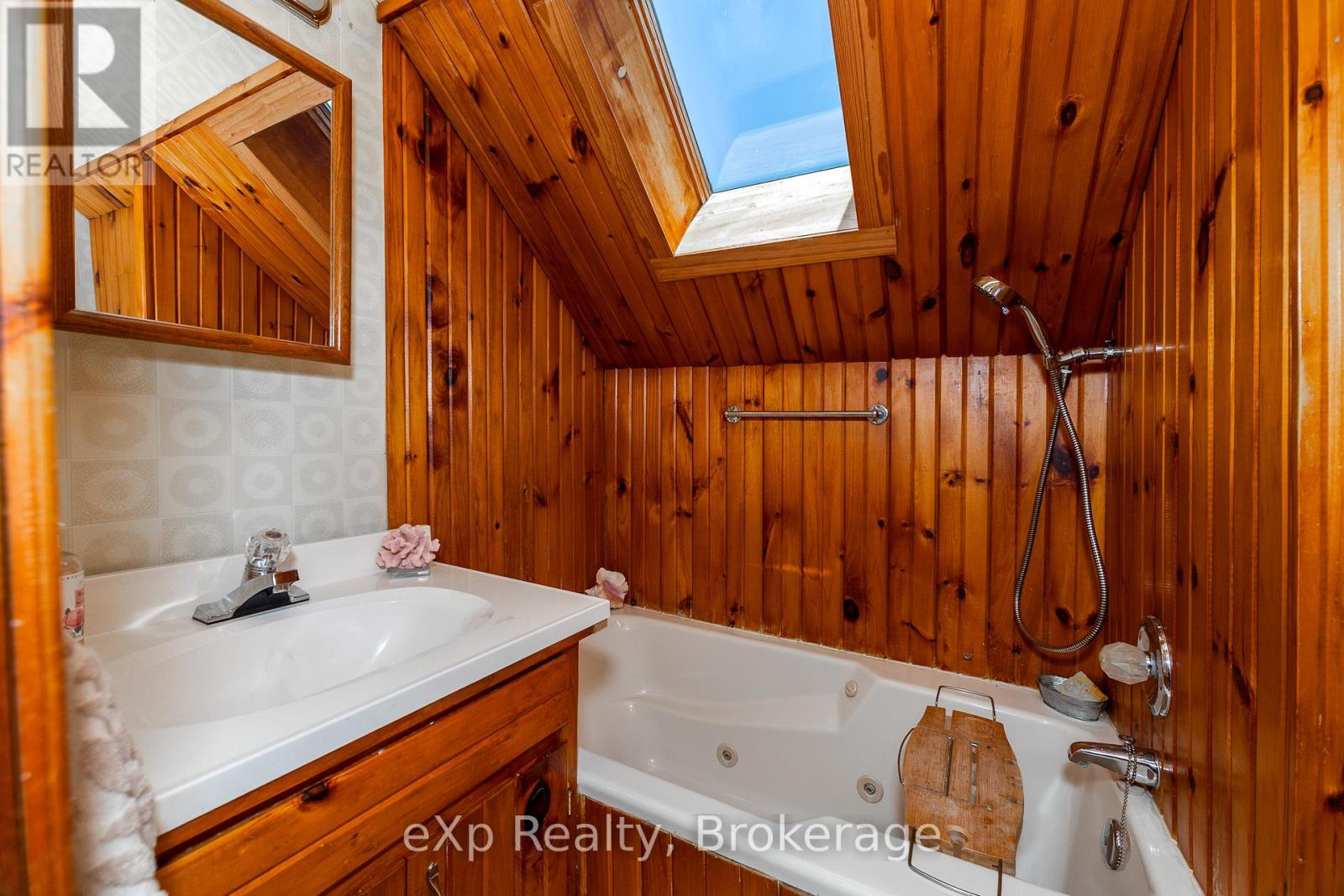 719015 6 Highway, Georgian Bluffs, Ontario  N0H 2K0 - Photo 23 - X12249121