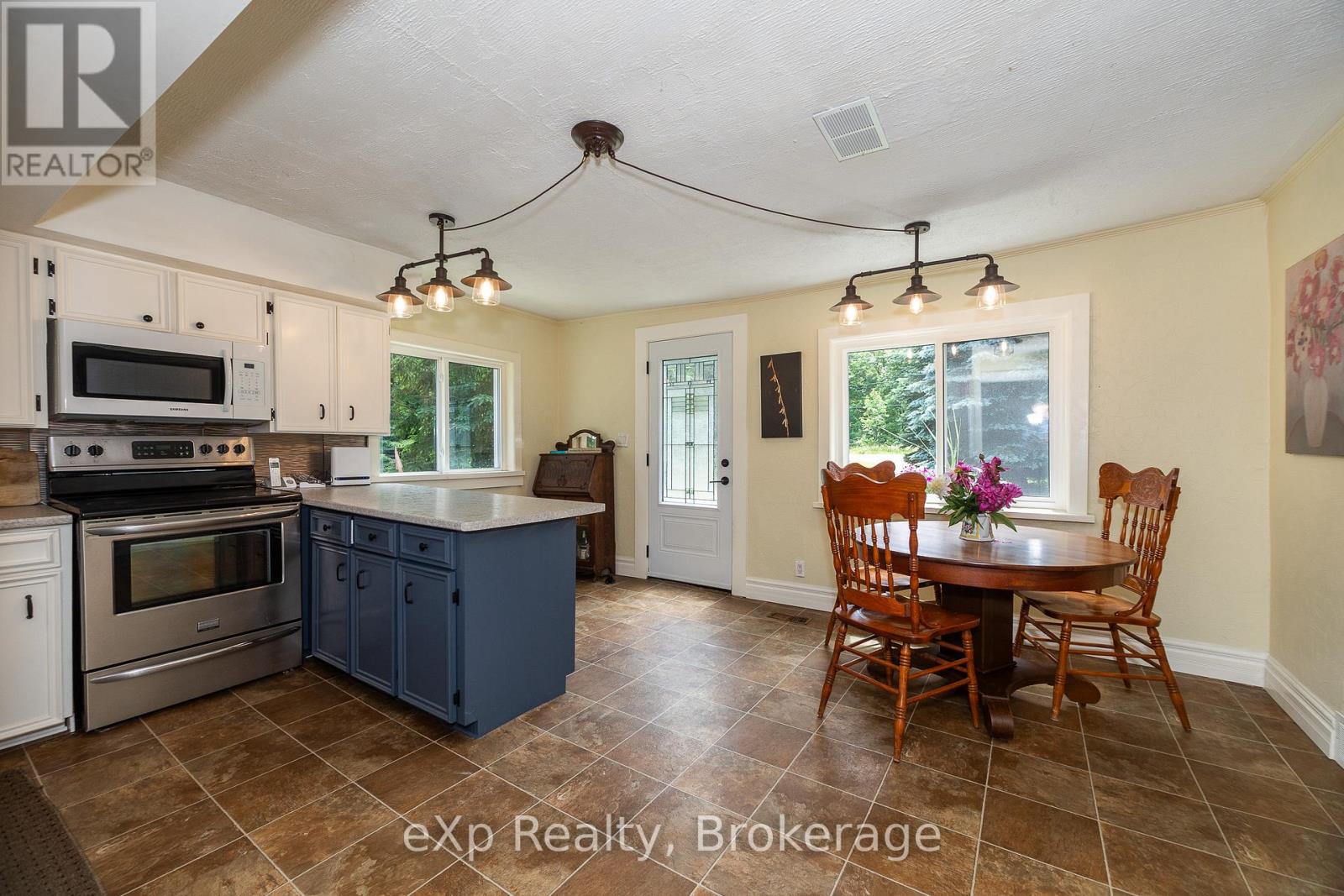 719015 6 Highway, Georgian Bluffs, Ontario  N0H 2K0 - Photo 6 - X12249121