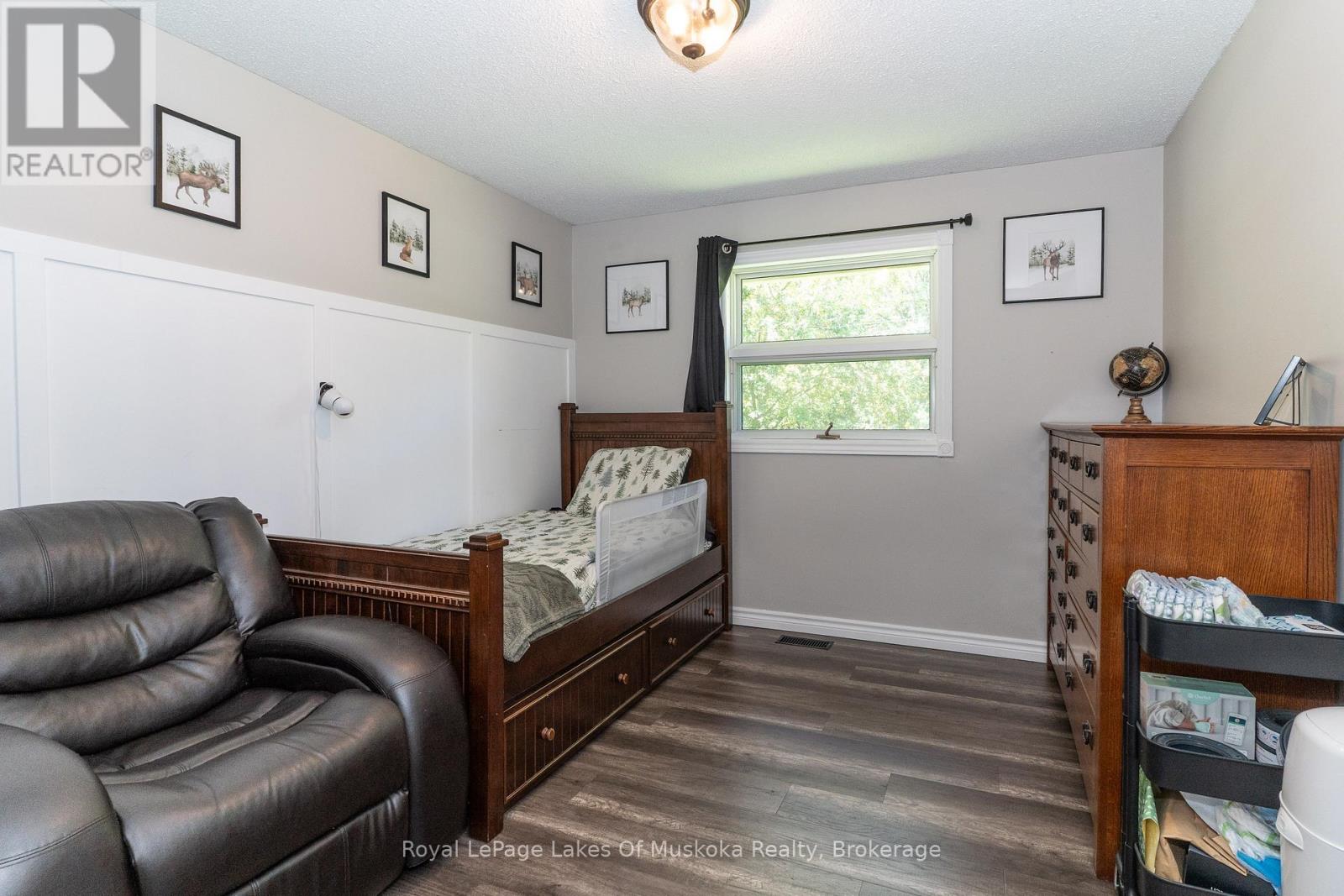 220 Alexander Street, Gravenhurst, Ontario  P1P 1A6 - Photo 22 - X12381715