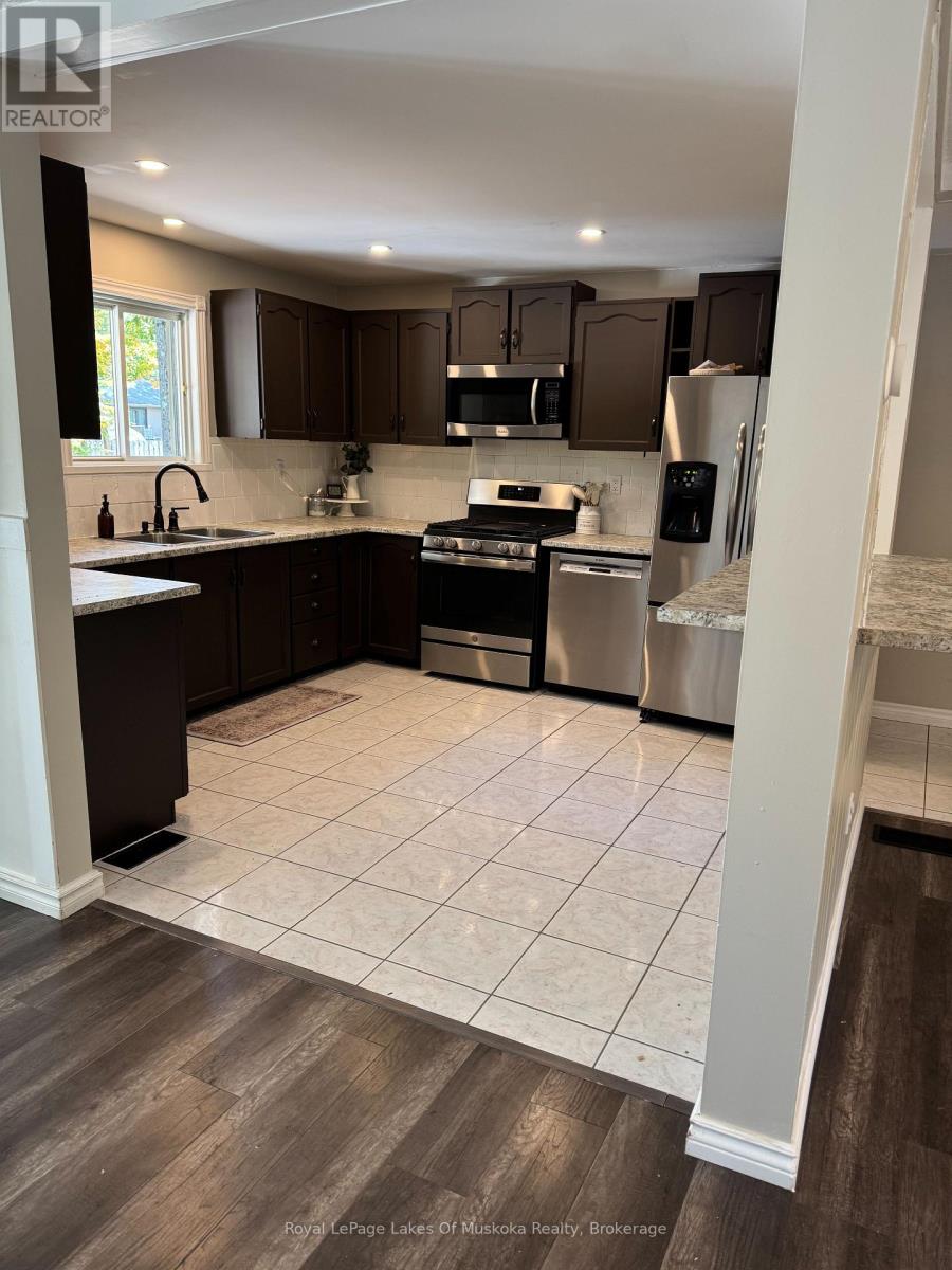 220 Alexander Street, Gravenhurst, Ontario  P1P 1A6 - Photo 14 - X12381715