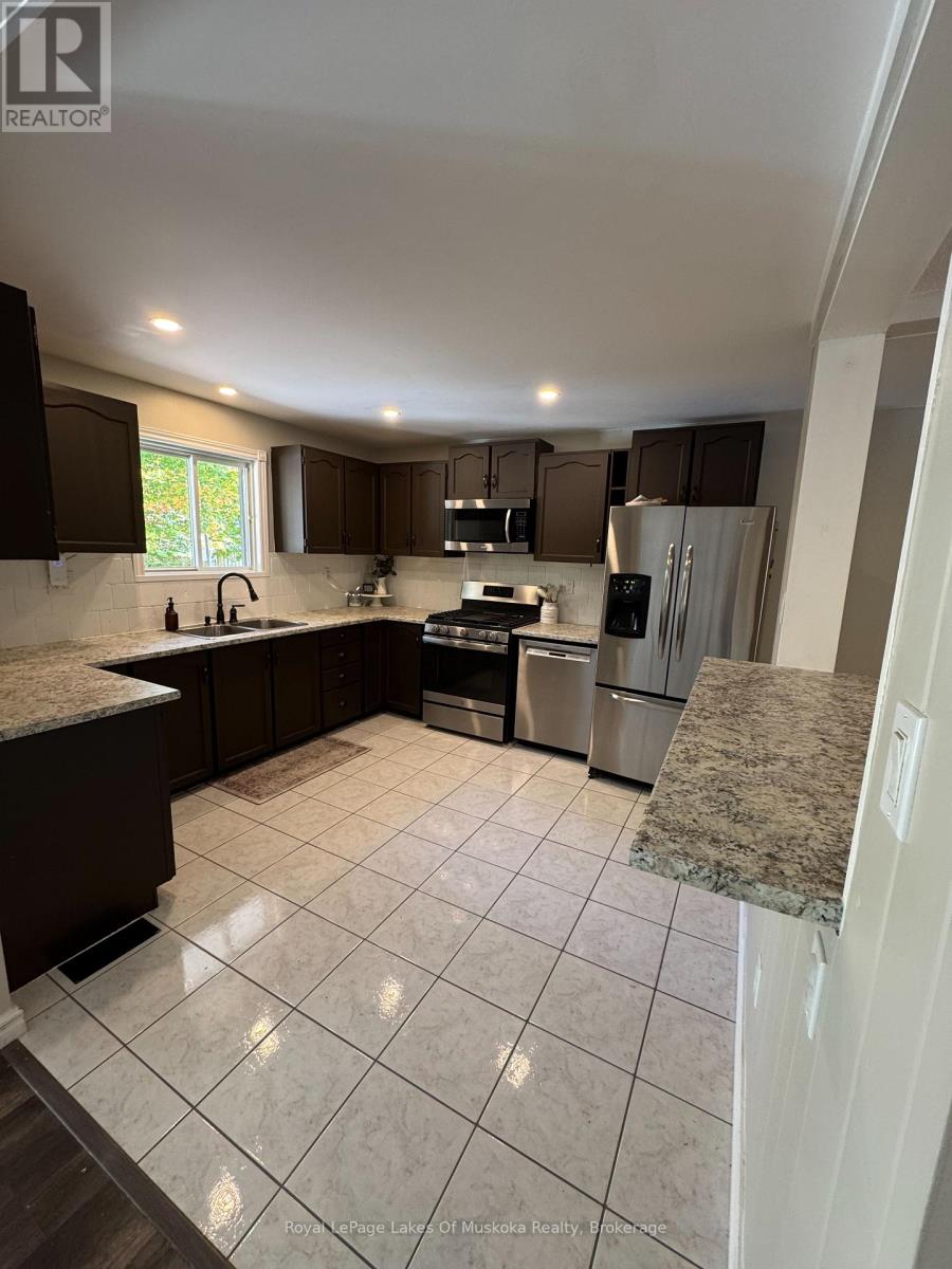 220 Alexander Street, Gravenhurst, Ontario  P1P 1A6 - Photo 16 - X12381715