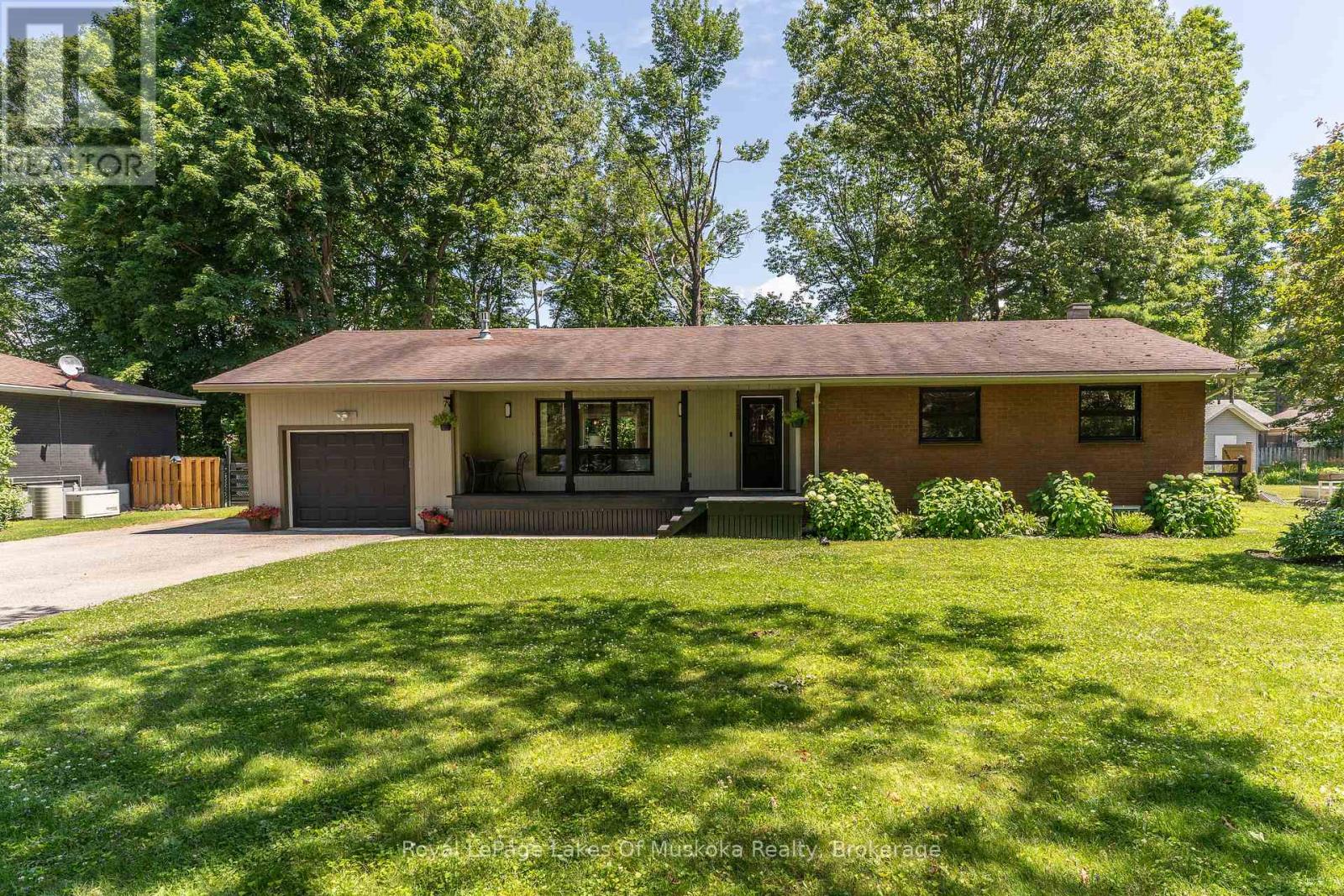 220 Alexander Street, Gravenhurst, Ontario  P1P 1A6 - Photo 42 - X12381715