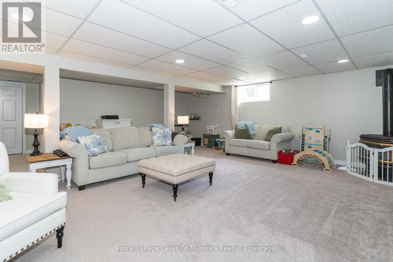 220 Alexander Street, Gravenhurst, Ontario  P1P 1A6 - Photo 29 - X12381715