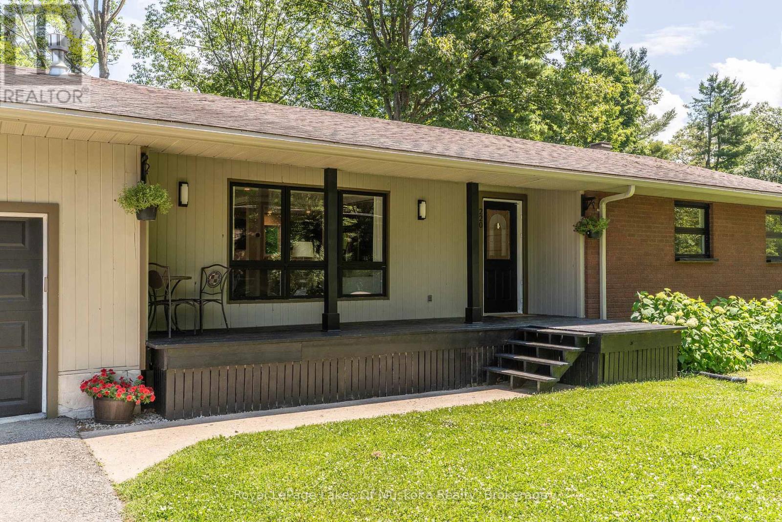 220 Alexander Street, Gravenhurst, Ontario  P1P 1A6 - Photo 43 - X12381715