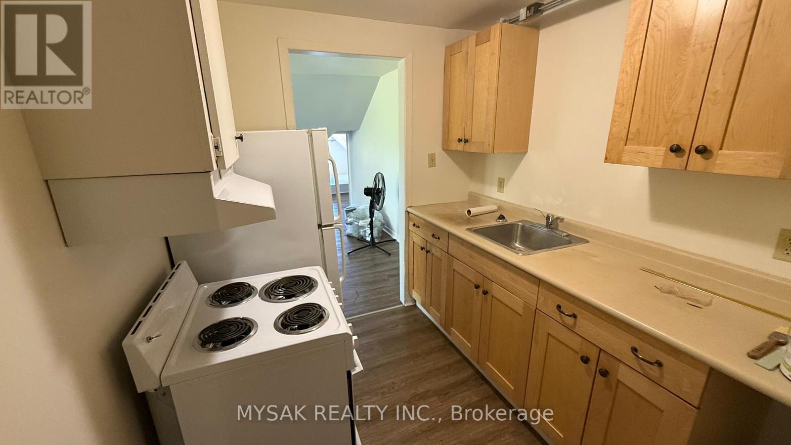 146 Church Street, Stratford, Ontario  N5A 2R5 - Photo 12 - X12432031